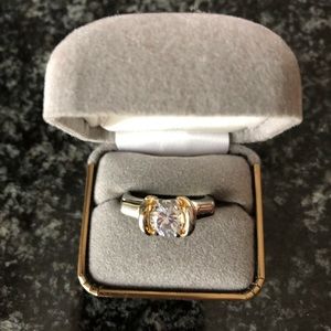 BEAUTIFUL CZ SILVER RING IN EUC.